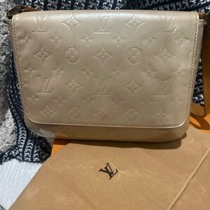 Louis Vuitton LV Monogram Vernis Thompson Street Beige shoulder Bag Adjustable